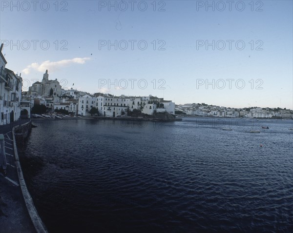 VISTA PARCIAL DEL PUEBLO Y BAHIA
CADAQUES, EXTERIOR
GERONA

This image is not downloadable.