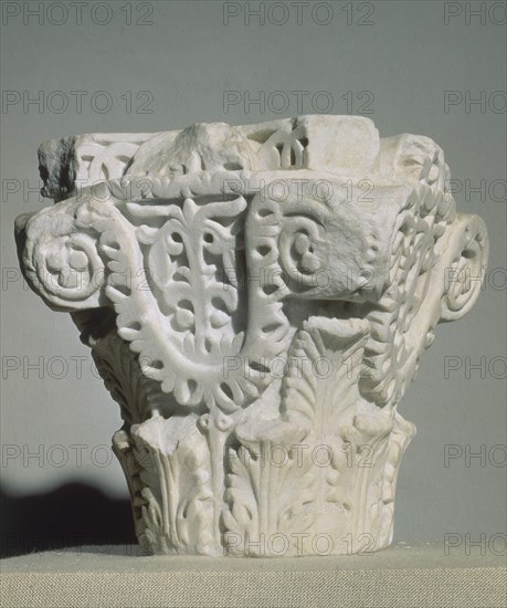 CAPITEL HISPANO MUSULMAN CON MOTIVOS VEGETALES
GRANADA, MUSEO ARQUEOLOGICO/C