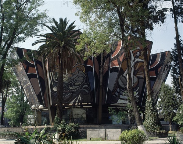 SIQUEIROS DAVID ALFARO 1896/1974
POLIFORUM CULTURAL DE SIQUEIROS-PINTURAS EN LA FACHADA
MEXICO