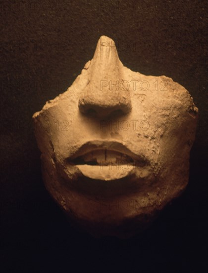 MASCARA DE BARRO
VILLAHERMOS, MUSEO DE LA VENTA
MEXICO

This image is not downloadable. Contact