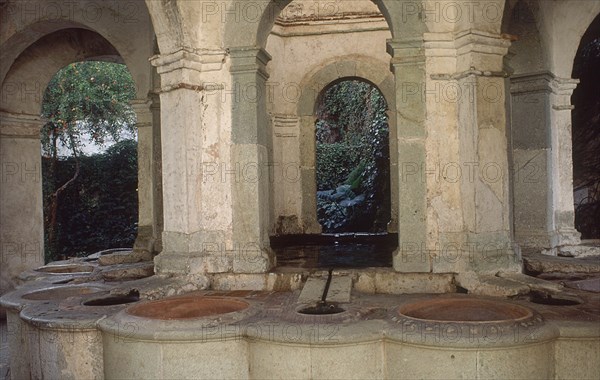 TEMPLETE DE LAS FUENTES DE AGUA-PILAS DE TINTOREROS
OAXACA, HOTEL PRESIDENTE
MEXICO

This image