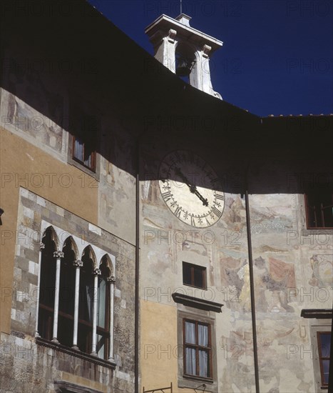 FACHADA DE CAMPANARIO CON RELOJ Y FRESCOS-
PISA, EXTERIOR
ITALIA

This image is not