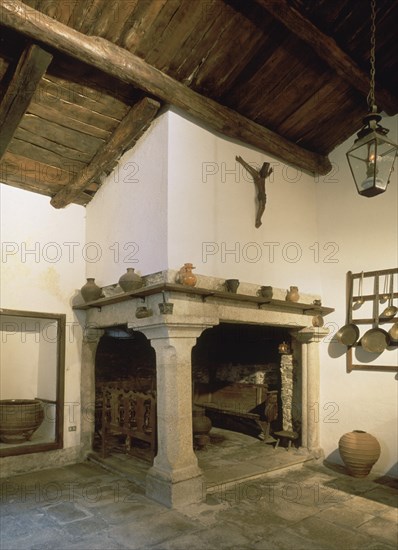 COCINA-CHIMENEA U HOGAR PARA CALENTARSE Y GUISAR CON UTENSIL
LUGO, CONVENTO DE SAN