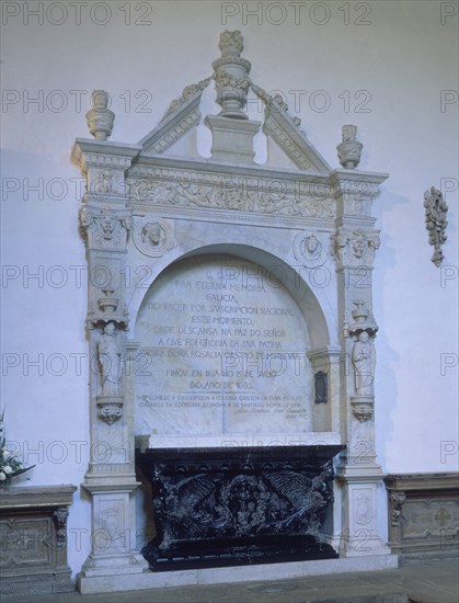 MAUSOLEO DE ROSALIA DE CASTRO EN LA CAPILLA DEL EVANGELIO
SANTIAGO DE COMPOSTELA, CONVENTO DE