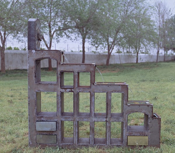 PEREZ VILLALTA GUILLERMO 1948-
GENERAL-LIFE-1990-DIFERENTES METALES-160X163X29 CM-
MADRID,