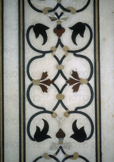 DET FRISO-DECORAC VEGETAL E INCUSTRAC PIEDRAS PRECIOSAS
AGRA, TAJ MAHAL
INDIA

This image is