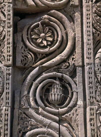 DET DECORACION FLORAL DEL MURO DE LA MEZQUITA-ARTE HINDU
DELHI, MEZQ QUWWAT-AL-ISLAM
INDIA
