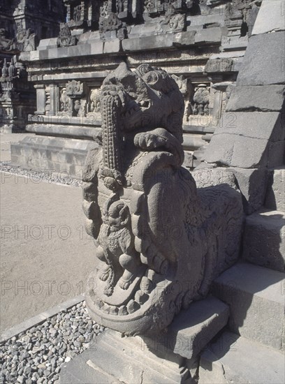 TEMPLO-DET ESCULTURA ANIMAL FANTASTICO EN ESCALERA DE ACCESO
JAVA, TEMPLOS DE