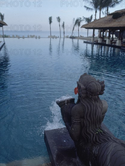 EXTERIOR-ESCULTURAS DE SIRENAS A LA ORILLA DE LA PISCINA
BALI, HOTEL