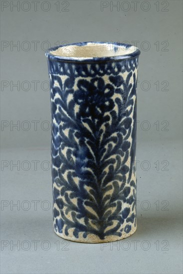 TARRO VIDRIADO Y DECORADO EN AZUL CON FORMA VEGETAL
FAJALAUZA, COLECCION