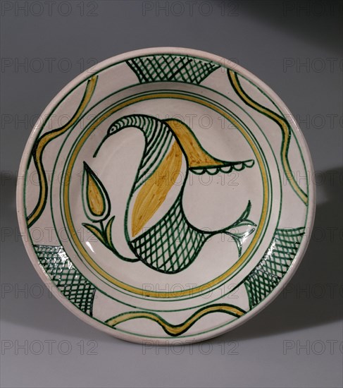 PLATO VIDRIADO EN BLANCO Y PINTADO CON "PAXARA"-ARTE POPULAR S XX
FARO, COLECCION