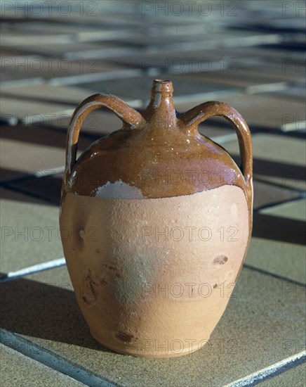 BARRILA DE CUELLO CORTO Y MUY FINO CON VIDRIADO PARCIAL - ARTE POPULAR S XX
TAJUECO, COLECCION