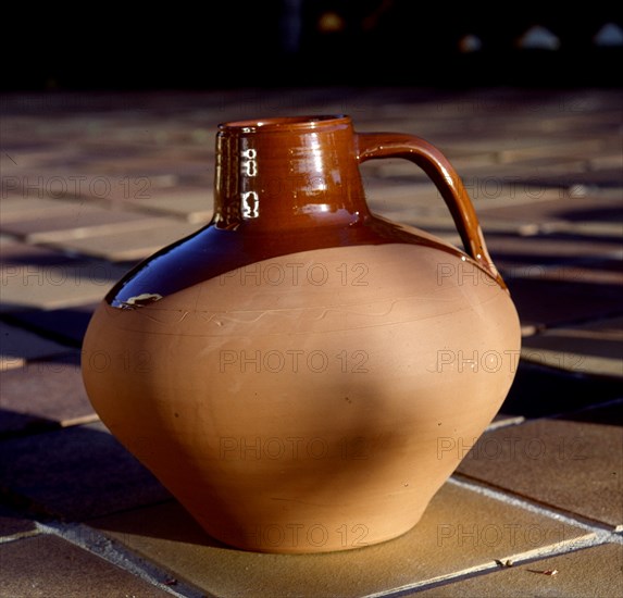 CANTARO - CUELLO CORTO Y ANCHO CON UN ASA - VIDRIADO DE BABERO- ARTE POPULAR
NAVARRETE, COLECCION