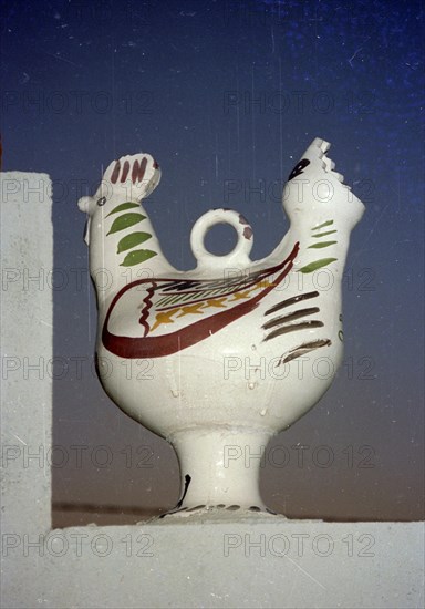 BOTIJO DE INVIERNO EN FORMA DE GALLO ESMALTADO Y DECORADO-ARTE POPULAR S XX
AGOST, COLECCION