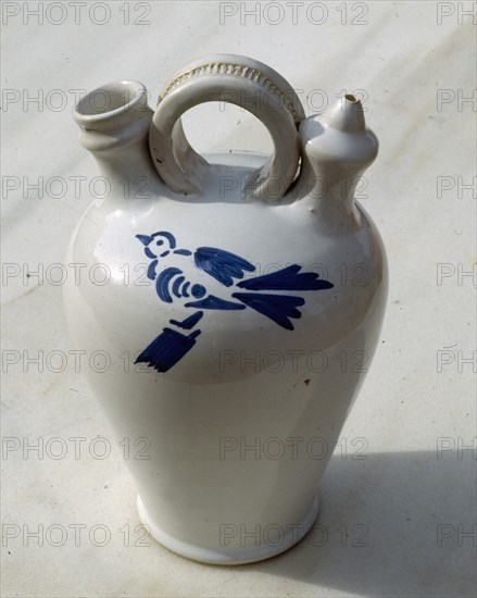 BOTIJO VIDRIADO CON DECORACION-ARTE POPULAR S XX
MUEL, COLECCION PARTICULAR
ZARAGOZA

This