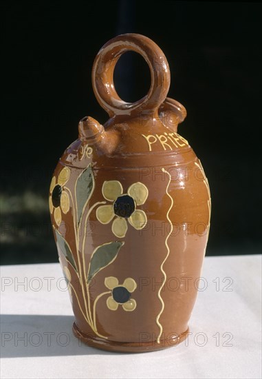 BOTIJO VIDRIADO CON DECORACION VEGETAL - S XX ARTE POPULAR
PRIEGO, COLECCION