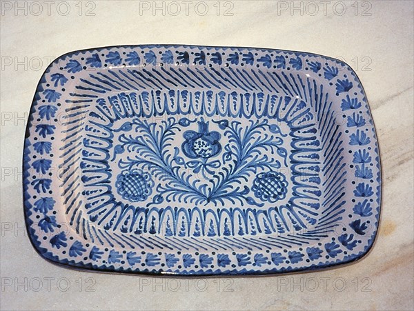 FUENTE VIDRIADA CON DECORACION VEGETAL-CERAMICA POPULAR
FAJALAUZA, COLECCION