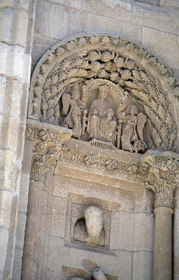 EXTERIOR-PORTADA-DET DECORACION VEGETAL Y GRUPO ESCULTORICO DE LA VIRGEN
ZAMORA,