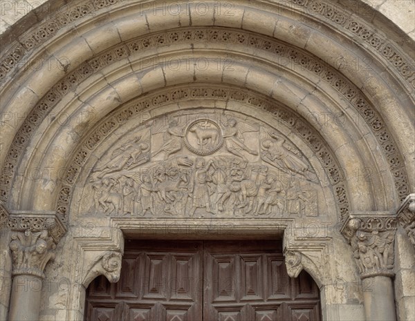 EXTERIOR-PORTADA CORDERO-TIMPANO:CORDERO MISTICO,SACRIFIO DE ISAAC Y GENESIS
LEON, COLEGIATA DE