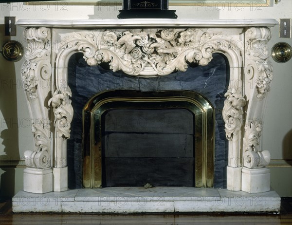 CHIMENEA CON DECORACION VEGETAL
MADRID, BANCO HIPOTECARIO
MADRID

This image is not