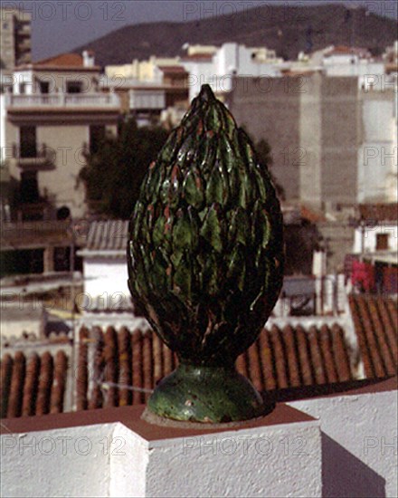 REMATE DE BARANDILLA EN FORMA DE PIÑA VIDRIADA EN VERDE
MOTRIL, COLECCION