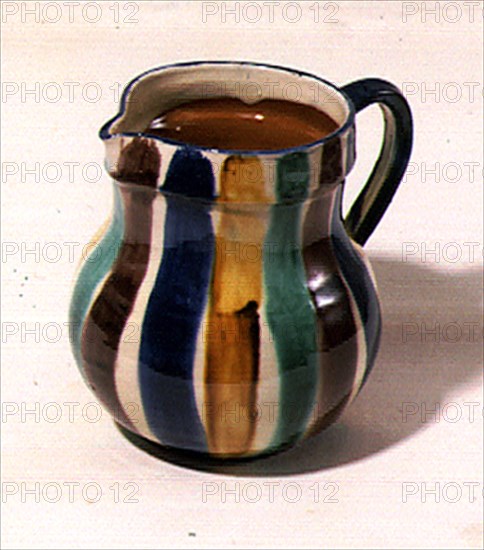 JARRA PINTADA CON RAYAS DE COLORES Y VIDRIADA
ALHABIA, COLECCION PARTICULAR
ALMERIA

This image
