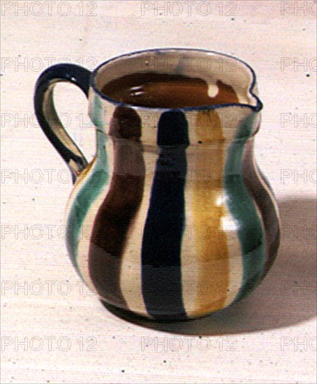 JARRA PINTADA CON RAYAS DE COLORES Y VIDRIADA
ALHABIA, COLECCION PARTICULAR
ALMERIA

This image