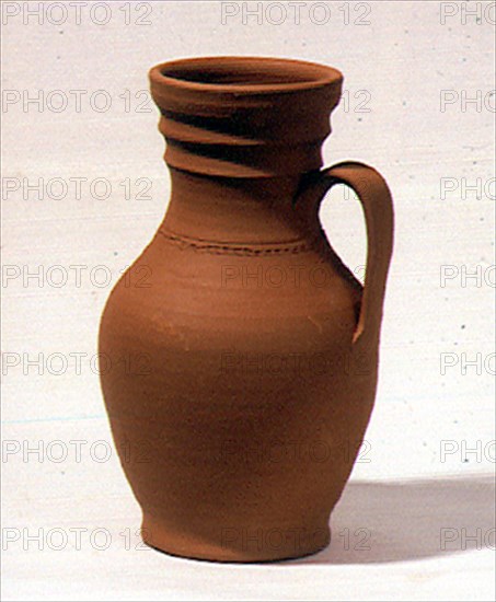 JARRA  CON DECORACION INCISA EN FORMA DE CIRCULO
ARROYO DE LA LUZ, COLECCION