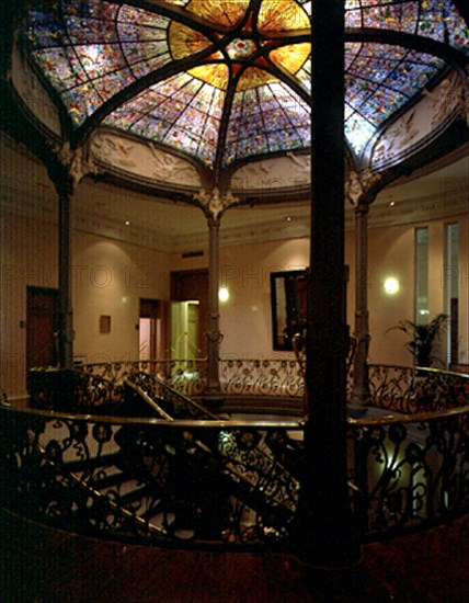 GRASES RIERA JOSE 1850-1919
INTERIOR-PLANTA SUPERIOR:BARANDILLA DE LA ESCALERA Y VIDRIERA EN EL