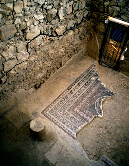 INTERIOR-SUELO CON MOSAICO DE MOTIVOS VEGETALES PERTENECIENTE AL PERIODO DE HERODES
MASADA,