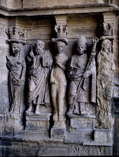 EXTERIOR- DET PORTADA PRINCIPAL-ESCULTURAS:CARIATIDES JUNTO A SANTO Y PAPA
TARAZONA, CATEDRAL NTRA