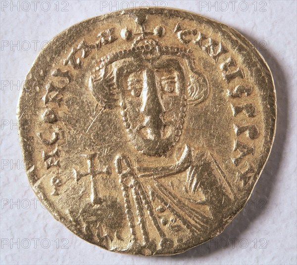 MONEDA-SOLIDO(24.103)-CONSTANTE II-LIBRA CAROLINGIA-ANVERSO 19,29 MM
MADRID, CASA DE LA