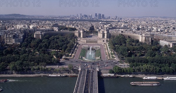 VISTA PANORAMICA DESDE LA Tour Eiffel-PUENTE SOBRE EL SENA CON EL TROCADERO Y LOS JARDINES
PARIS,