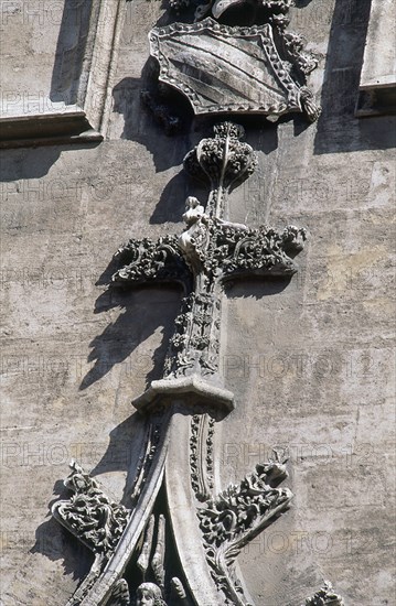 COMPTE PERE
EXTERIOR- REMATE DEL ARCO DE UNA DE LAS PUERTAS- CRUZ-GOTICO FLAMIGERO-S XV
VALENCIA,