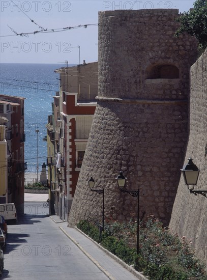 FORTALEZA MEDIEVAL - CALLE QUE BAJA AL PASEO MARITIMO
VILLAJOYOSA, EXTERIOR
ALICANTE

This