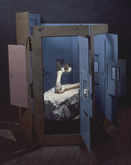 BOURGEOIS LOUISE 1911-
CELL (HANDS AND MIRROR) - 1995 - MARMOL METAL PINTADO Y ESPEJO  -