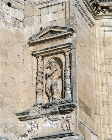 ESCULTURA DEL REY DAVID EN UN CONTRAFUERTE DEL ABSIDE PLATERESCO-S XVI-LAPIDA COMIENZO DE