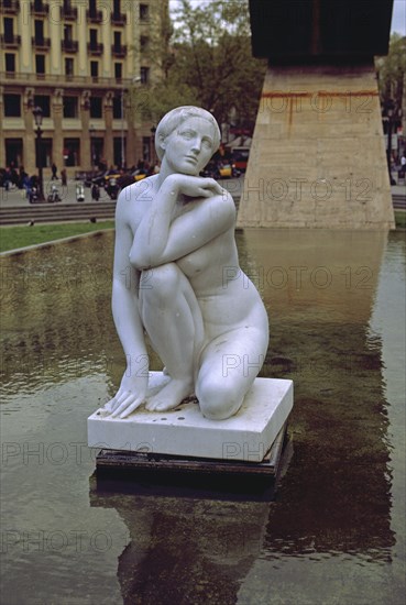 CLARA JOSEP 1878/1958
DETALLE DEL MONUMENTO A FRANCESC MACIA I LLUSA EN LA PLAZA DE