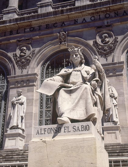 ALCOVERRO
ESCULTURA DE ALFONSO X EL SABIO - FINALES S XIX
MADRID, BIBLIOTECA