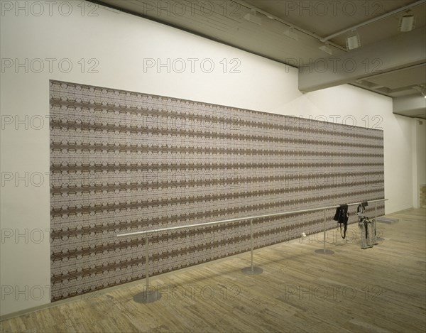 MORA PEDRO 1961-
PIECE FOR A BUILDING-2000-VIDEO INSTALACION 30 mn- MEDIDAS