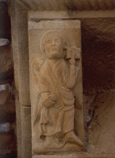 MENSULA LABRADA CON LA IMAGEN DE UN EVANGELISTA - S XII
PUENTE ARENAS, IGLESIA DE SAN PEDRO DE