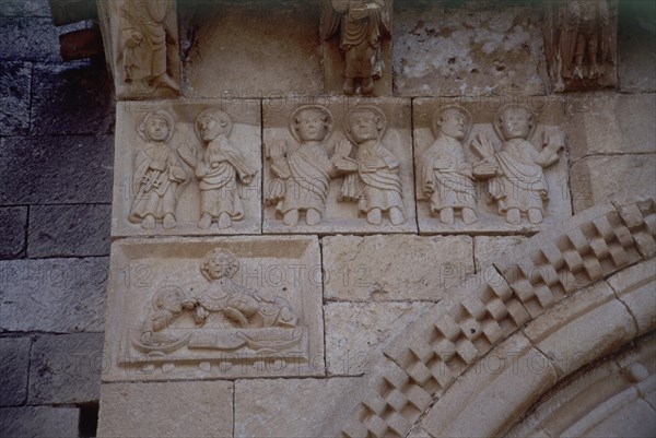 ENJUTA ESCULPIDA CON LA ULTIMA CENA  - S XII
PUENTE ARENAS, IGLESIA DE SAN PEDRO DE
