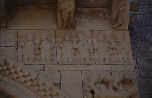 ENJUTA ESCULPIDA CON LOS SEIS APOSTOLES Y SANSON LUCHANDO CON UN LEON - S XII
PUENTE ARENAS,