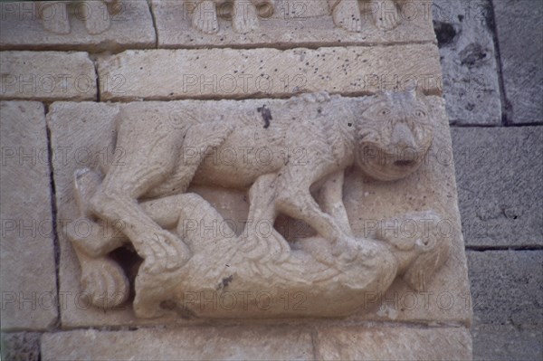 SANSON LUCHANDO CON UN LEON - ESCULTURA ROMANICA - S XII
PUENTE ARENAS, IGLESIA DE SAN PEDRO DE