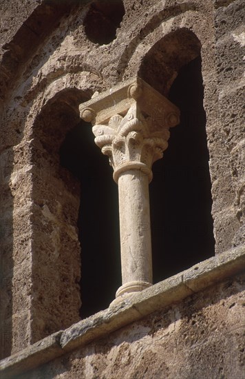 DETALLE DE UNA VENTANA GEMINADA DE LA TORRE CIMBORRIO - S XII
PUENTE ARENAS, IGLESIA DE SAN PEDRO