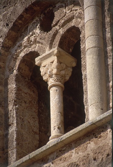 DETALLE DE UNA VENTANA GEMINADA DE LA TORRE CIMBORRIO - S XII
PUENTE ARENAS, IGLESIA DE SAN PEDRO