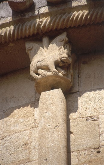CAPITEL ESCULPIDO LA LUCHA DE SANSON Y EL LEON - S XII
PUENTE ARENAS, IGLESIA DE SAN PEDRO DE