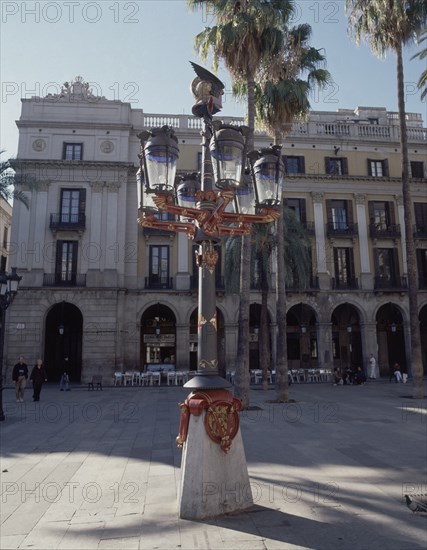 GAUDI ANTONI 1852-1926
FAROLA DE GAS DISEÑADA EN 1878
BARCELONA, PLAZA REAL
BARCELONA

This