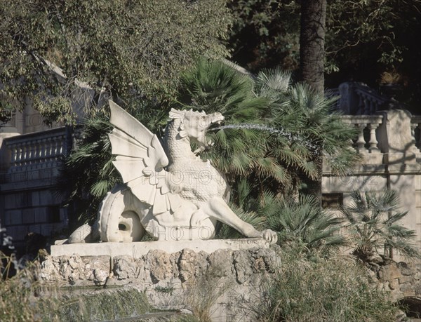 DETALLE DE LA ESCULTURA DE UN DRAGON EN LA CASCADA MONUMENTAL EN LA QUE TRABAJO GAUDI
BARCELONA,