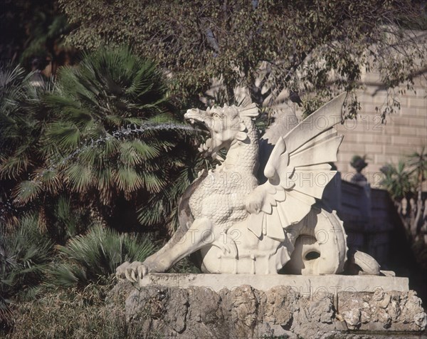 DETALLE DE LA ESCULTURA DE UN DRAGON EN LA CASCADA MONUMENTAL EN LA QUE TRABAJO GAUDI
BARCELONA,